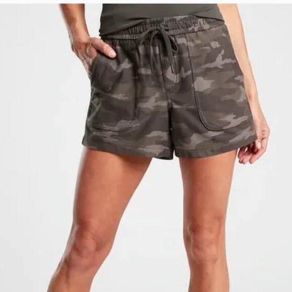 Athleta Pants - Athleta Camo Elastic Waist Exposed Pockets Farallon Short Size 2